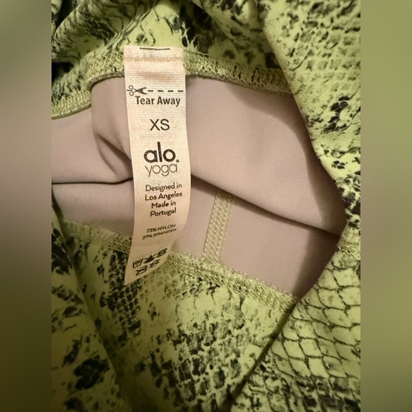 Alo Yoga High Waist Vapor Leggings in Neon Lime. NWOT. Size XS. - Picture 6 of 7